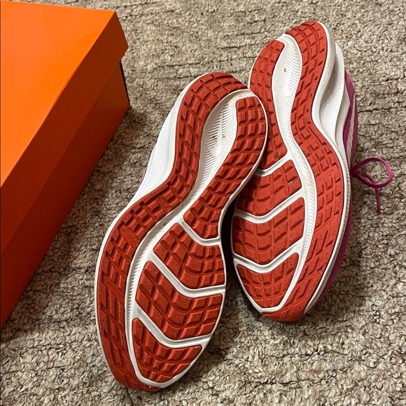 Nike Women's Pink Running Shoes - Picture 6 of 10